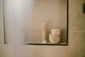 Produse de îngrijire și cremă hidratantă pentru ten